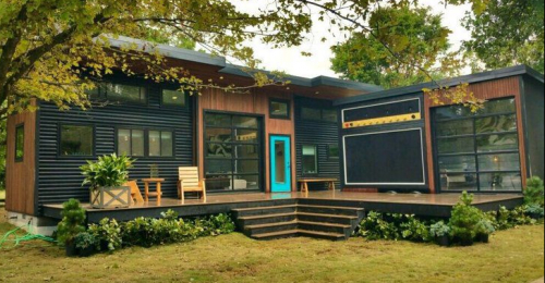 This Tiny House Was Made For Music Lovers With a Built-In Working Amp