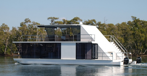 A Luxurious Little House Boat 