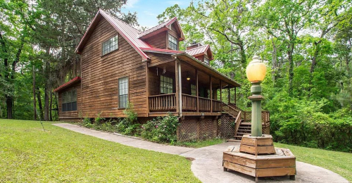 A Spacious Log Home For An Affordable Price