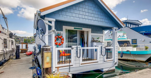 Craftsman Cottage Houseboat Asks $425k on Lake Union