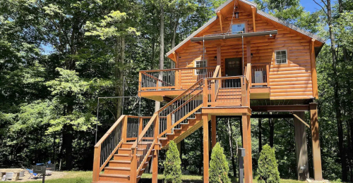 Romantic Treehouse Getaway with Treetop Views