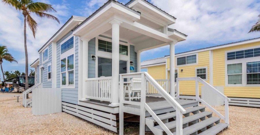 perfect-tiny-house-with-ocean-view