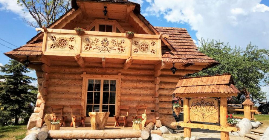 check-out-this-stylish-2-bedroom-log-cabin