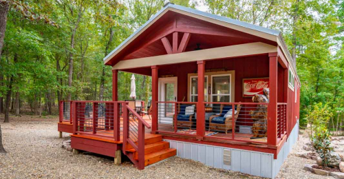 See the Spacious Interior of This Cozy 1 Bedroom Cabin