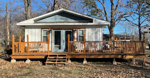 See This Love Cottage With Large Deck and Beautiful Sunsets