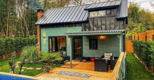 Peek Inside This Modern Tiny House With Swimming Pool