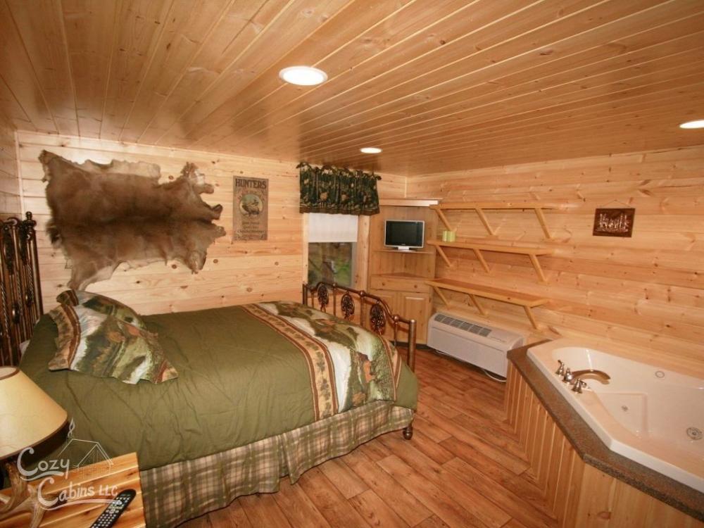 This Super Amazing Little Log Cabin Has A High Cathedral Photo Inspiration