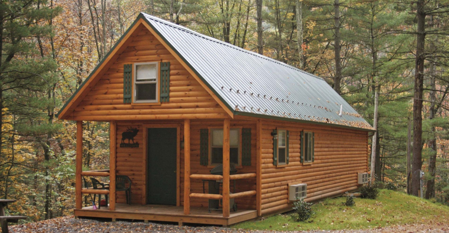 This Super Amazing Little Log Cabin Has a High Cathedral Ceilings ...