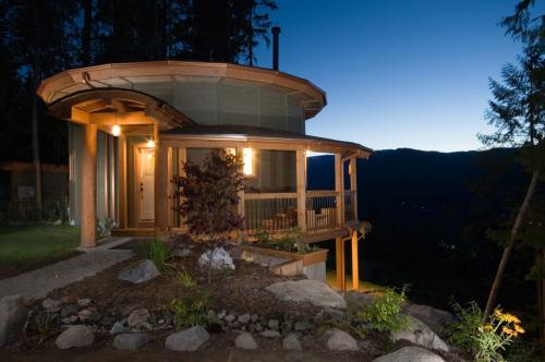 A Unique Eco-Friendly Round House From Mandala Custom Homes