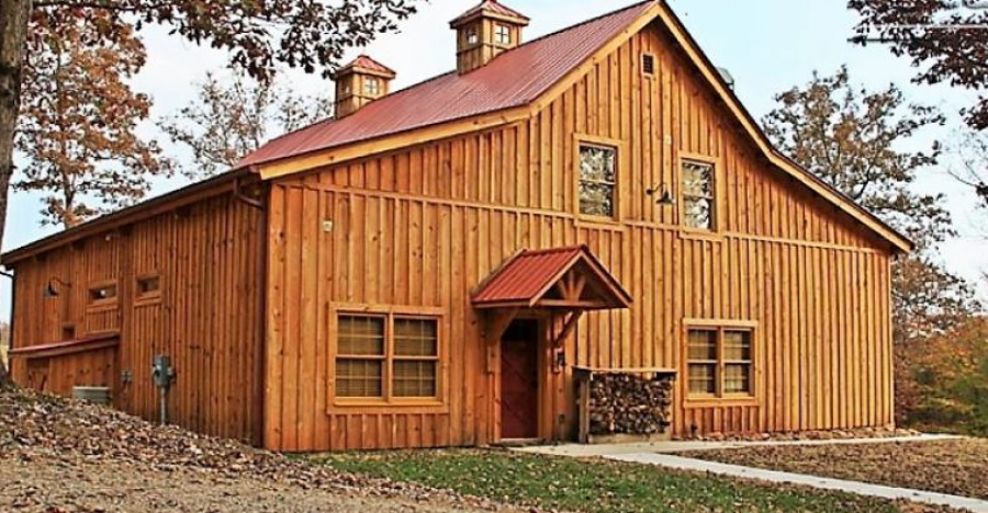 A Cozy Ponderosa Country Barn Home with an Open Porch