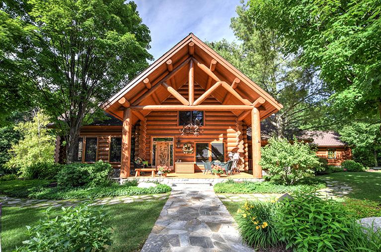 Luxurious Log Cabin Hidden in the Woods - The Outdoor Patio is Amazing!