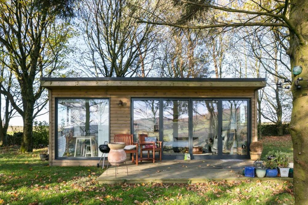 Romantic Woodland Cabin In Diggle, England