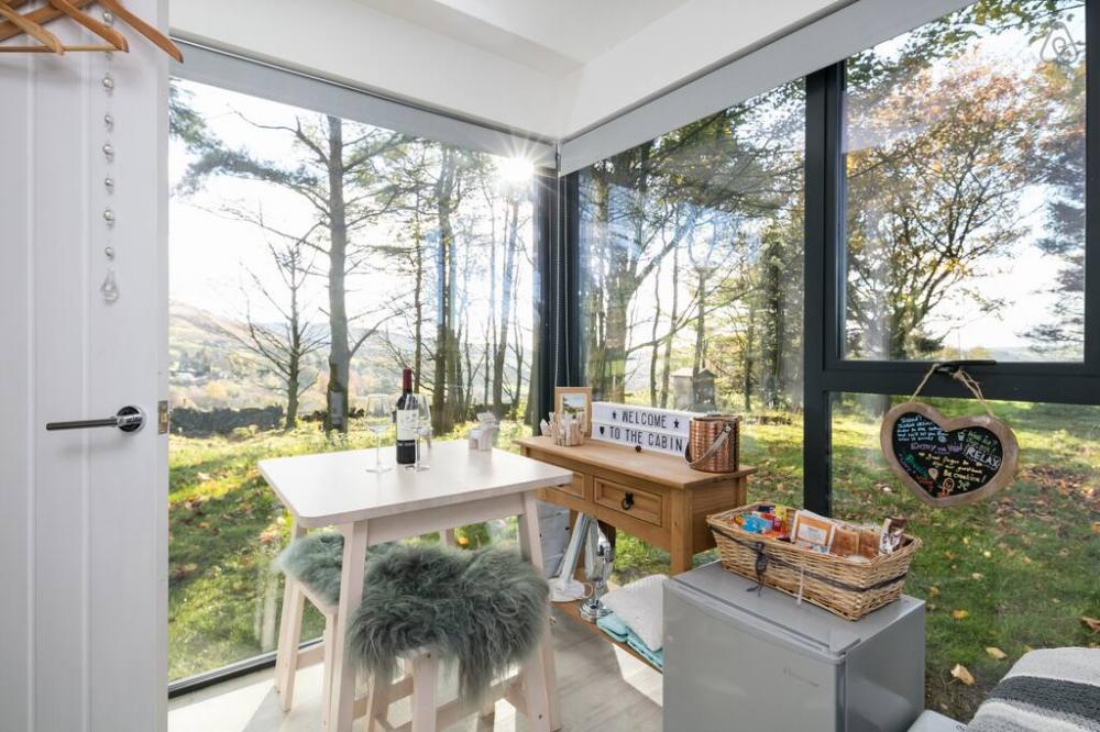 Romantic Woodland Cabin In Diggle, England