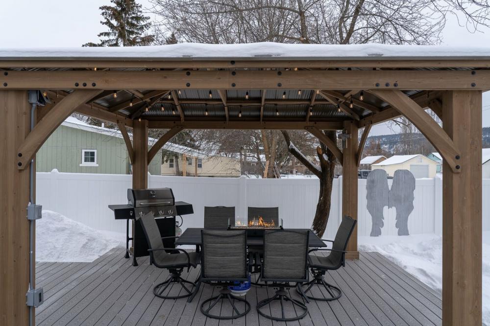 A Tiny Luxury House With Hot Tub in Kalispell, Montana