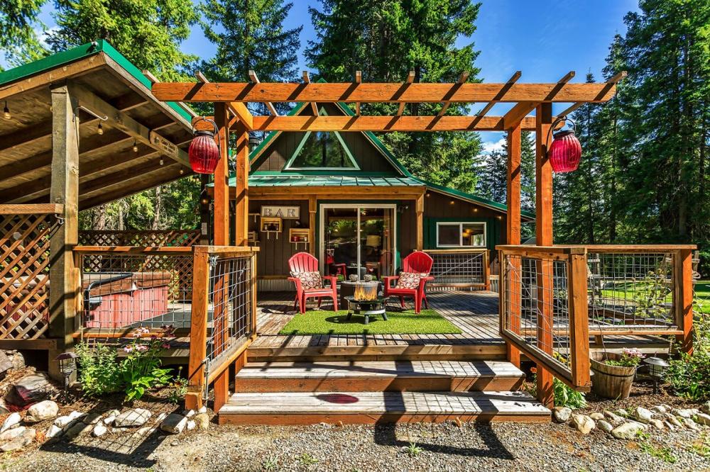 You Will Love This Romantic and Cozy Cabin in Leavenworth