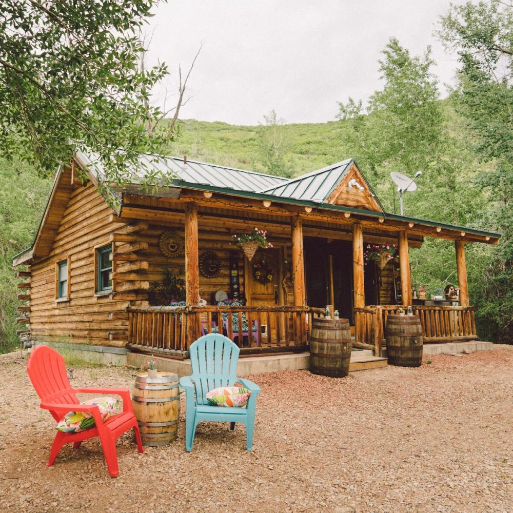 Come Stay in This Magnificent Log Cabin In Kamas, Utah