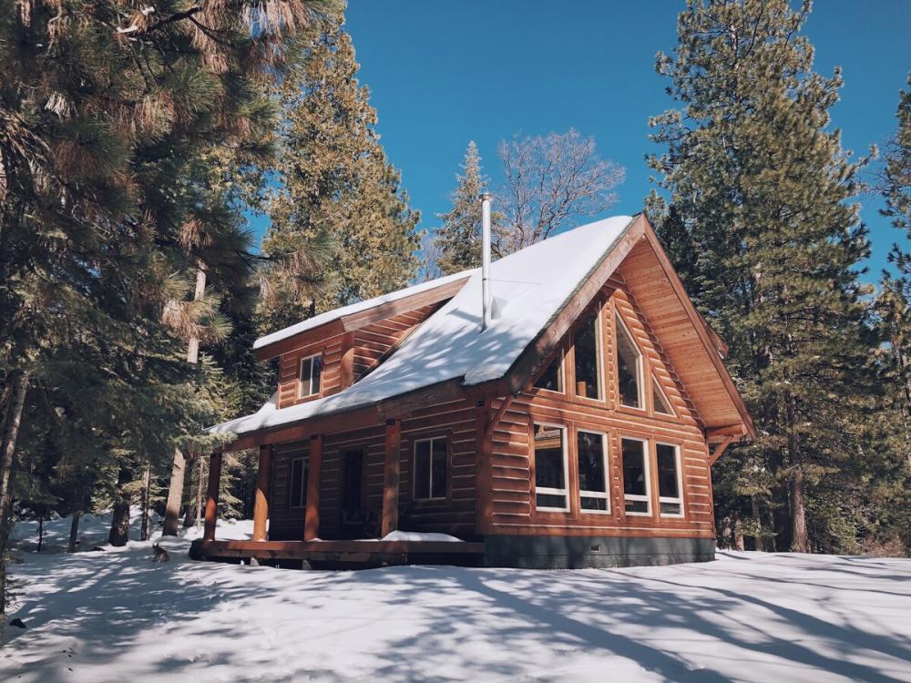 Cozy Log Cabin on 3 Acres In California