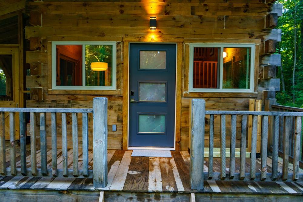 Brand New Private Luxurious Cabin Near Viroqua, Wisconsin