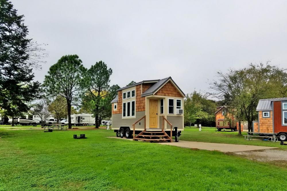 Cozy Escape on a Resort in a Tiny House in Canton, Texas