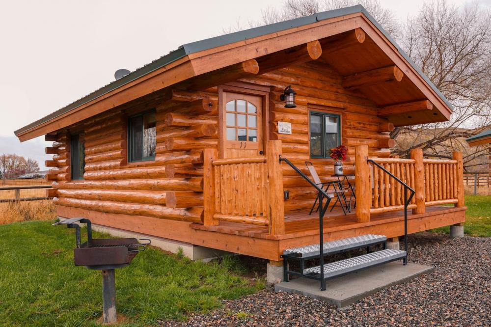 Comfortable And Private 16x24 Ft Log Cabin In Idaho