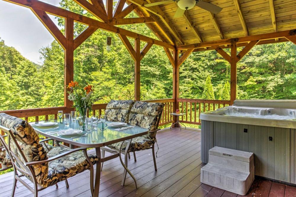 Step Inside the Rustic Sundance Cabin in Stanton, Kentucky