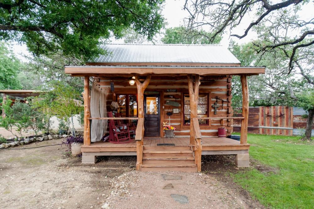 You Will Love This Romantic & Secluded Cabin in Texas