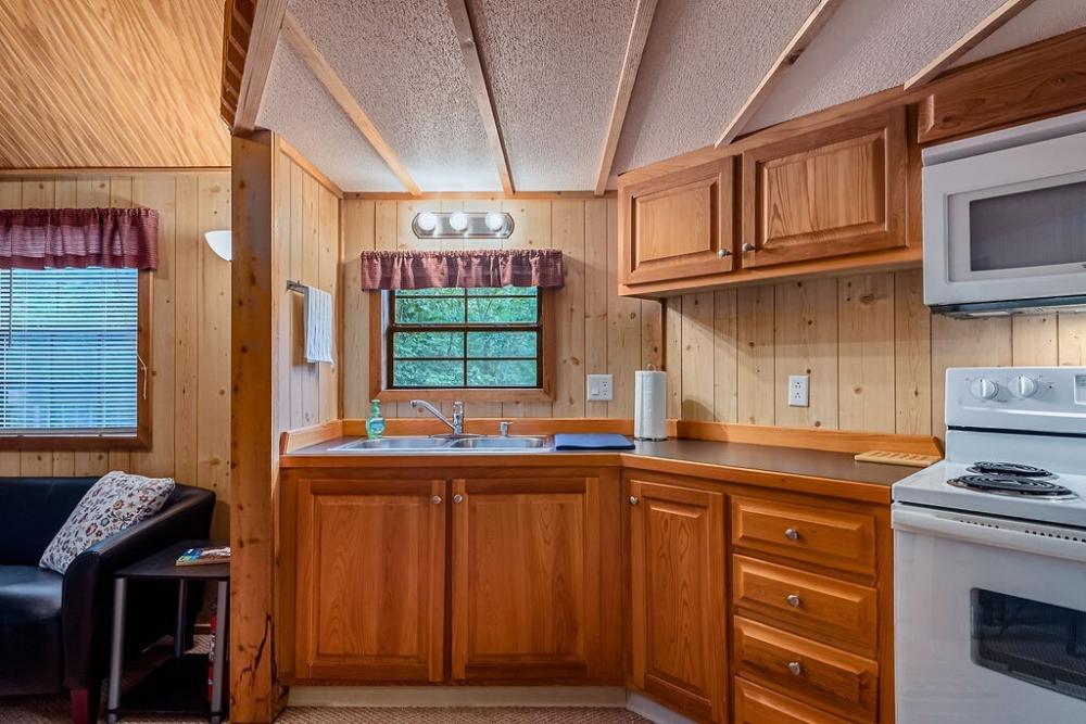 The Hickory Cabin Is a Secluded and Quiet Retreat In Arkansas