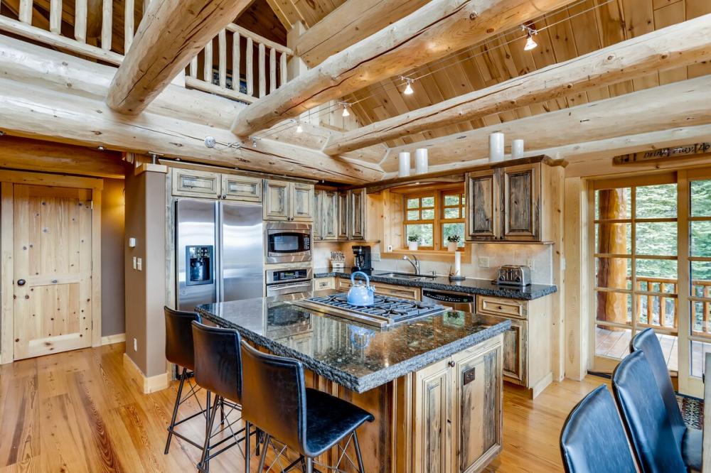 Idyllic Mountain View Log Cabin in Breckenridge, Colorado