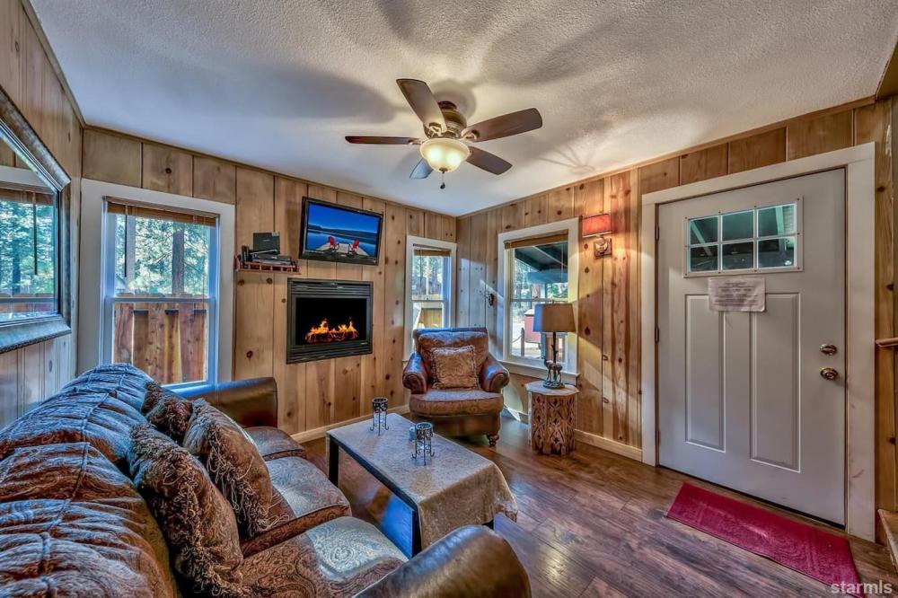 Adorable Remodeled Tahoe Cabin, Fireplace, Lake!