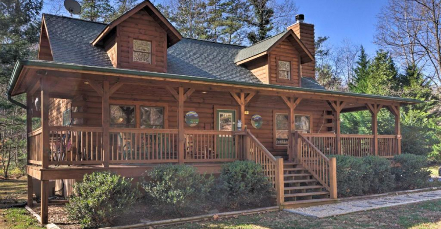 Get A Glimpse Inside This Cozy Log Cabin In North Carolina