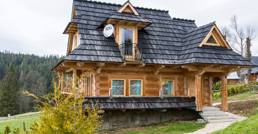 You Have to See the Inside of This Fairytale Log Cabin