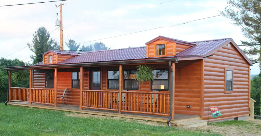 Check Out This Cozy 600 Sqft Cabin That Sleeps Up to 4