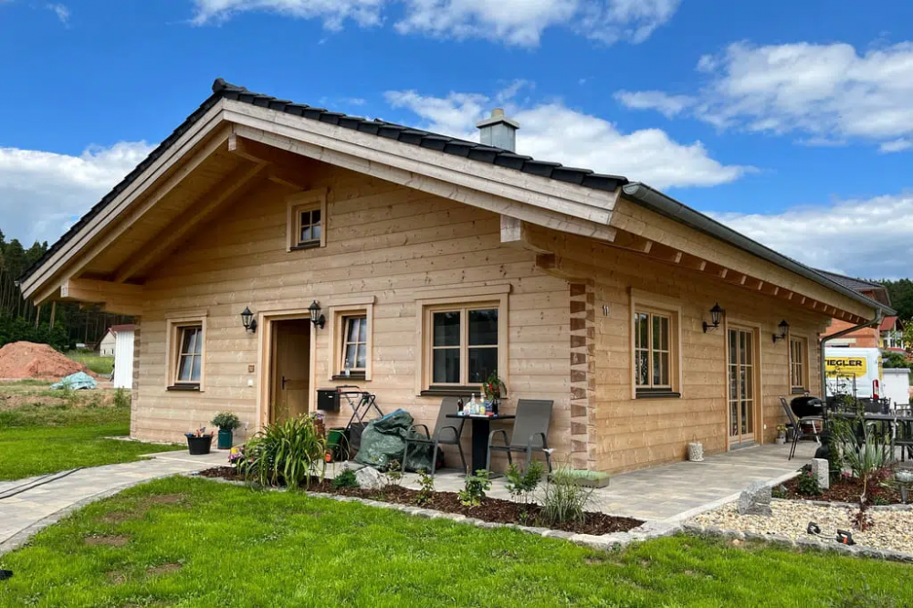 Tiny Log Cabin Lifestyle Makes Homes Owning Affordable!