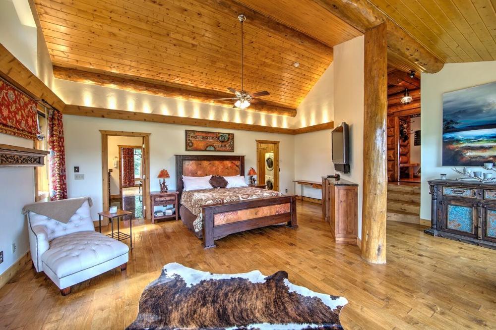 See This Luxurious Log Home With 5,800 Acres Of Private Access